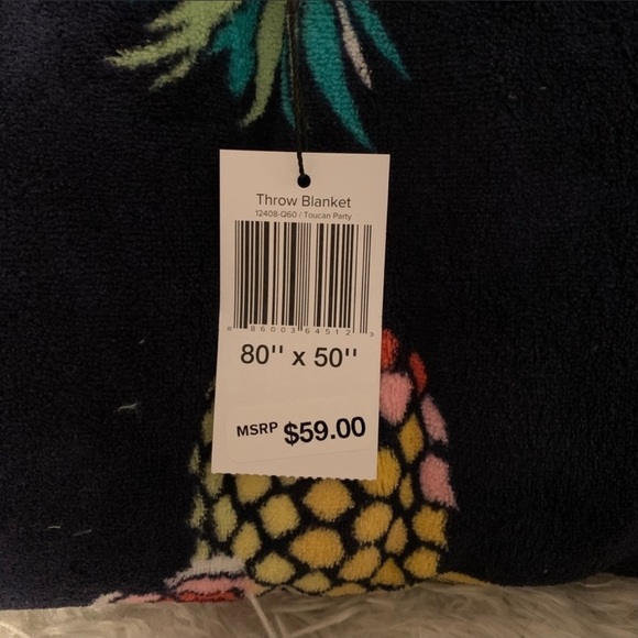 Fleece Throw Blanket - Toucan Party (Pineapples)​​ - Picture 2 of 3